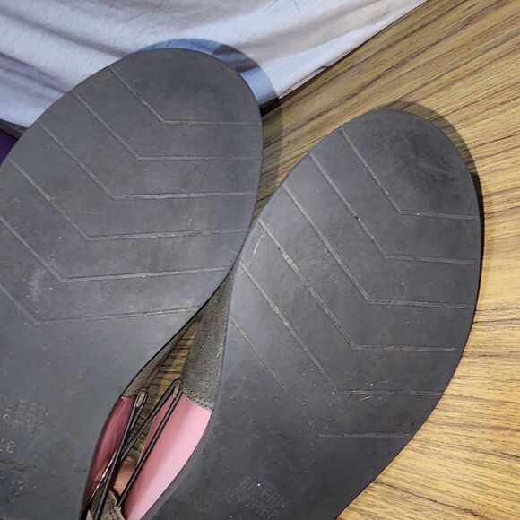 EILEEN FISHER Sz10 Taupe Leather Open Toe Elastic Sides Well Loved Flats Sandals - Picture 8 of 12